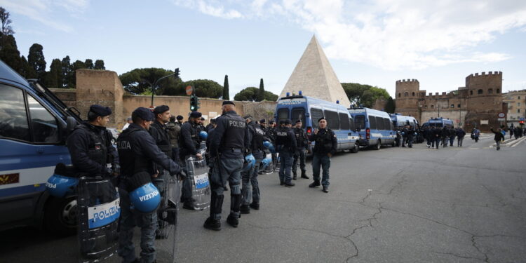 Insulti a Posta San Paolo