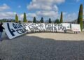 Qualche decina i partecipanti che hanno esposto uno striscione