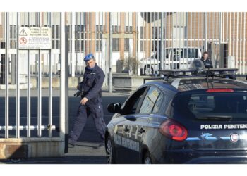 Camera penale a sit-in con Garante detenuti:"amnistia e indulto"