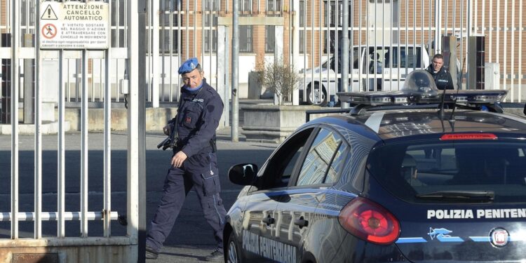 Camera penale a sit-in con Garante detenuti:"amnistia e indulto"