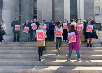 Flash mob davanti al Tribunale di Cagliari