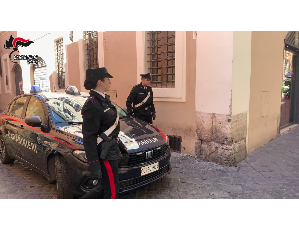 Botte tra studentesse in liceo Roma, intervengono i carabinieri