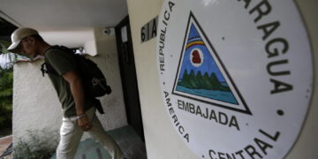 Managua criticata per aver concesso asilo all'ex presidente