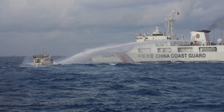 Pechino 'abbiamo espulso due navi di Manila dalle nostre acque'