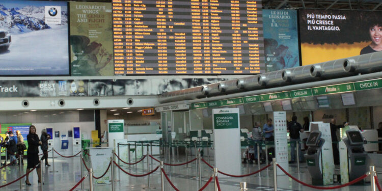 Continuano disagi nel trasporto aereo dopo l'attacco dell'Iran