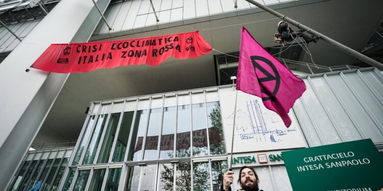 Gli attivisti dopo la protesta di ieri a Torino