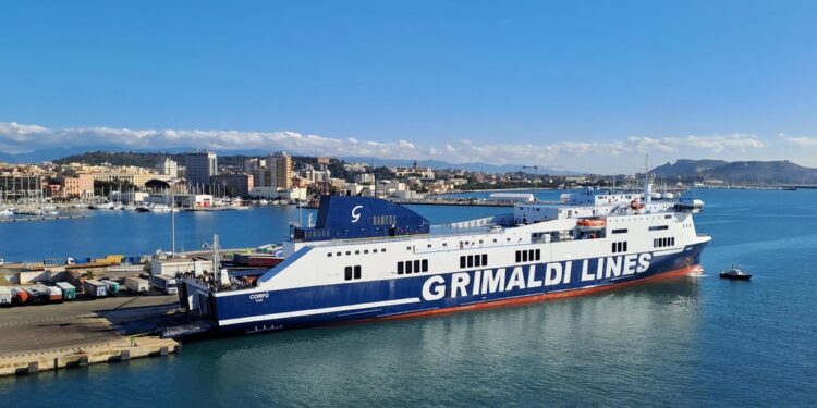 Traghetto Grimaldi diretto a Civitavecchia