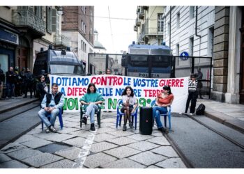 Portavoce dei manifestanti: "Tra noi una decina di feriti