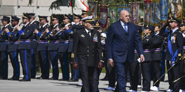 Insieme allievi marescialli della Marina e allievi carabinieri