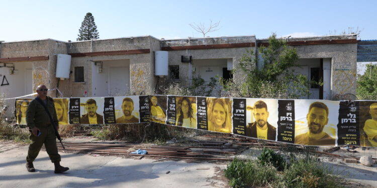 Al Jazeera: 'Denuncia la negligenza del governo sugli ostaggi'
