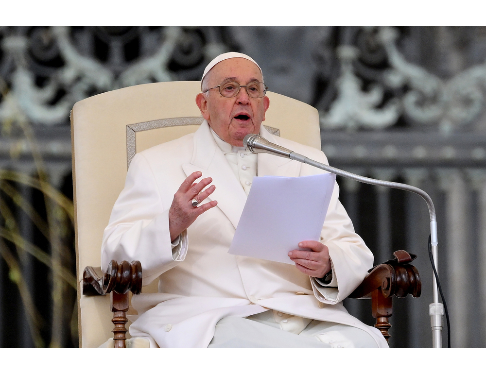 Il Papa, retorica bellicistica tornata di moda, sogniamo la pace