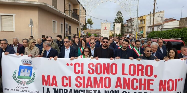 Manifestazione promossa dopo intimidazioni ad alcune imprese