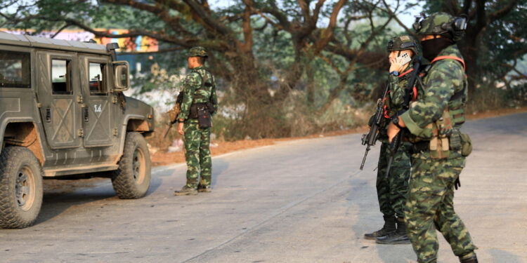 Scontri fra i militari e miliziani Karen sul confine thailandese