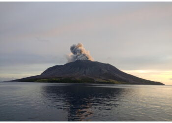 Sprigionata una colonna di fumo alta 400 metri