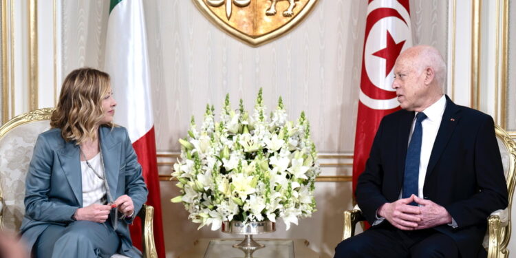 Sostegno al bilancio tunisino e linea di credito alle pmi