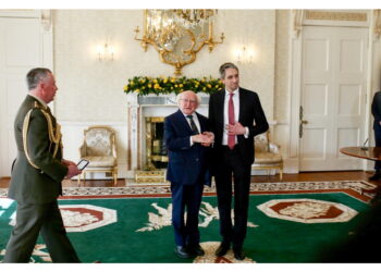 Ha solo 37 anni. Fiducia scontata dopo elezione a leader partito