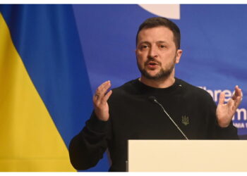 Zelensky: 'Nella città distrutto un edificio residenziale'