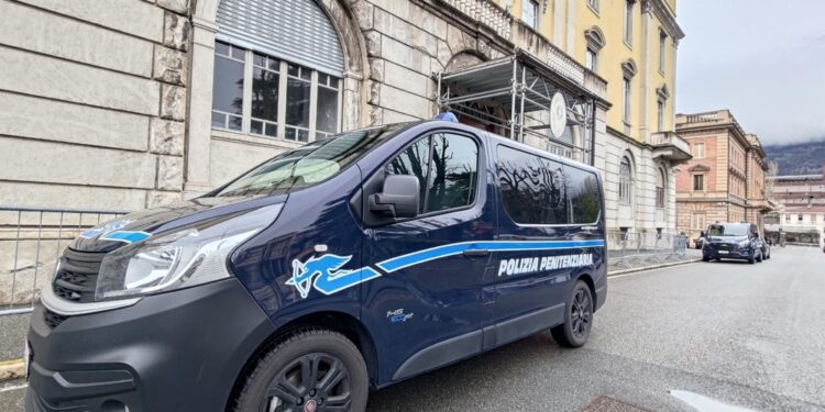 Poliziotto scoperto e bloccato in carcere avellinese