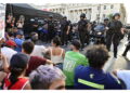 Il dibattito alla Camera al via con i sindacati in piazza