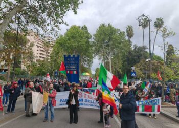 Anche slogan per liberazione Cospito e Salis