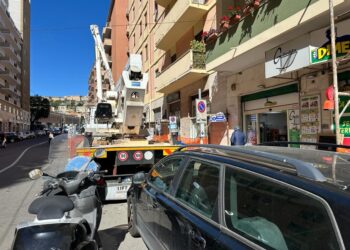 Incidente sul lavoro non lontano dal mercato di Cagliari