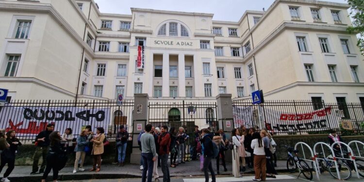 Tra i motivi della protesta anche progetto Sentinelle in classe