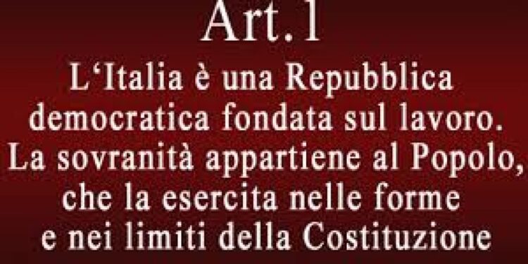 Sindacato a 25 aprile con testo art.1 legge fondamentale in mano