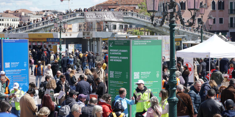 Gli ospiti in hotel calano di 7.000 unità