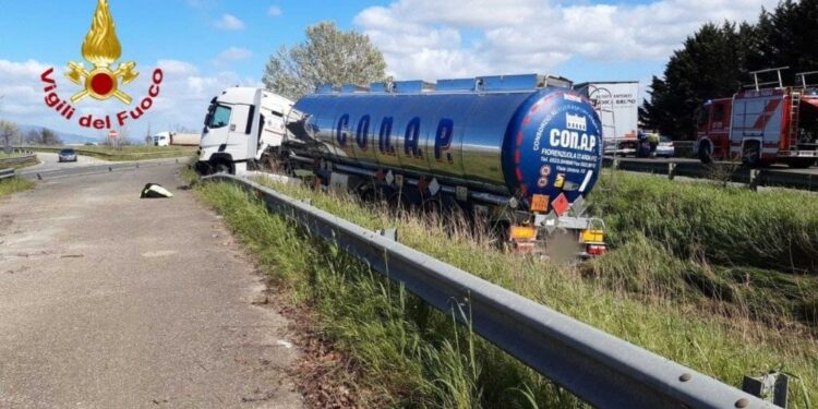 Chiuso tratto per consentire travaso della sostanza