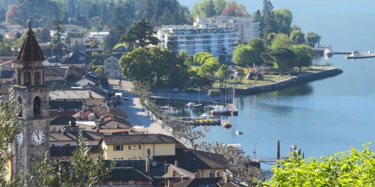 Una panoramica di Ascona, paese ticinese sulle rive del Lago Maggiore