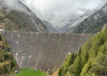 La Diga del Sambuco, in Canton Ticino