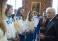 Arianna Errigo con la squadra di scherma al Quirinale con il presidente Mattarella