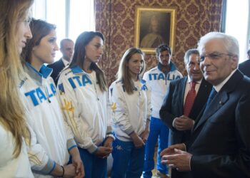 Arianna Errigo con la squadra di scherma al Quirinale con il presidente Mattarella