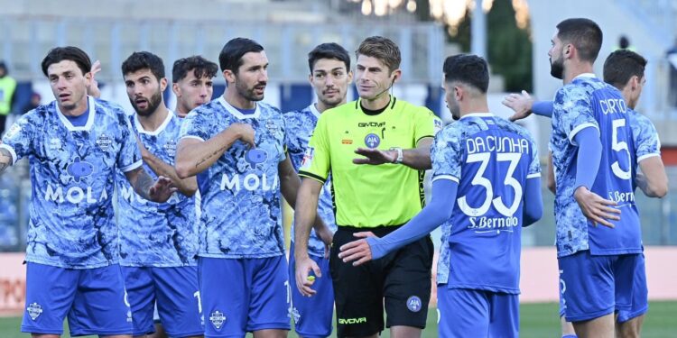 Francesco Cosso nella gara Como-FeralpiSalò (foto Roberto Colombo)