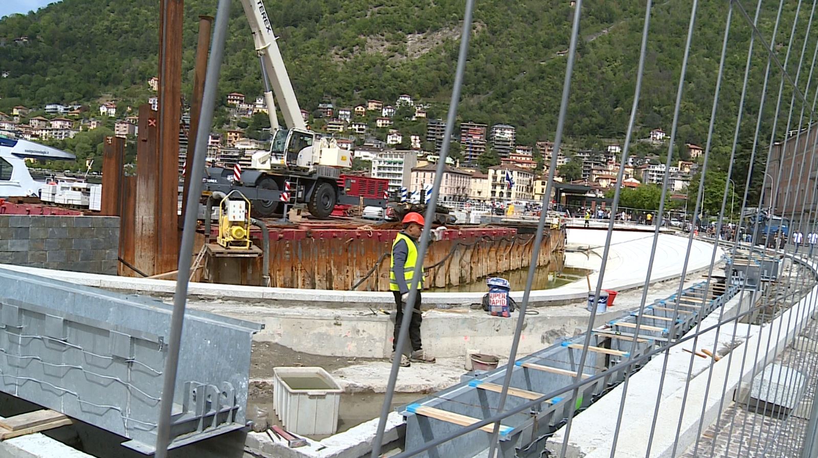 Paratie del lungolago di Como, in piazza Cavour arrivano le barriere antiesondazione