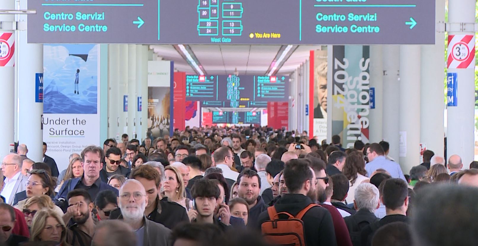 Salone del Mobile, folla tra i padiglioni di Rho Fiera: evoluzione e sostenibilità le parole chiave della 62esima edizione