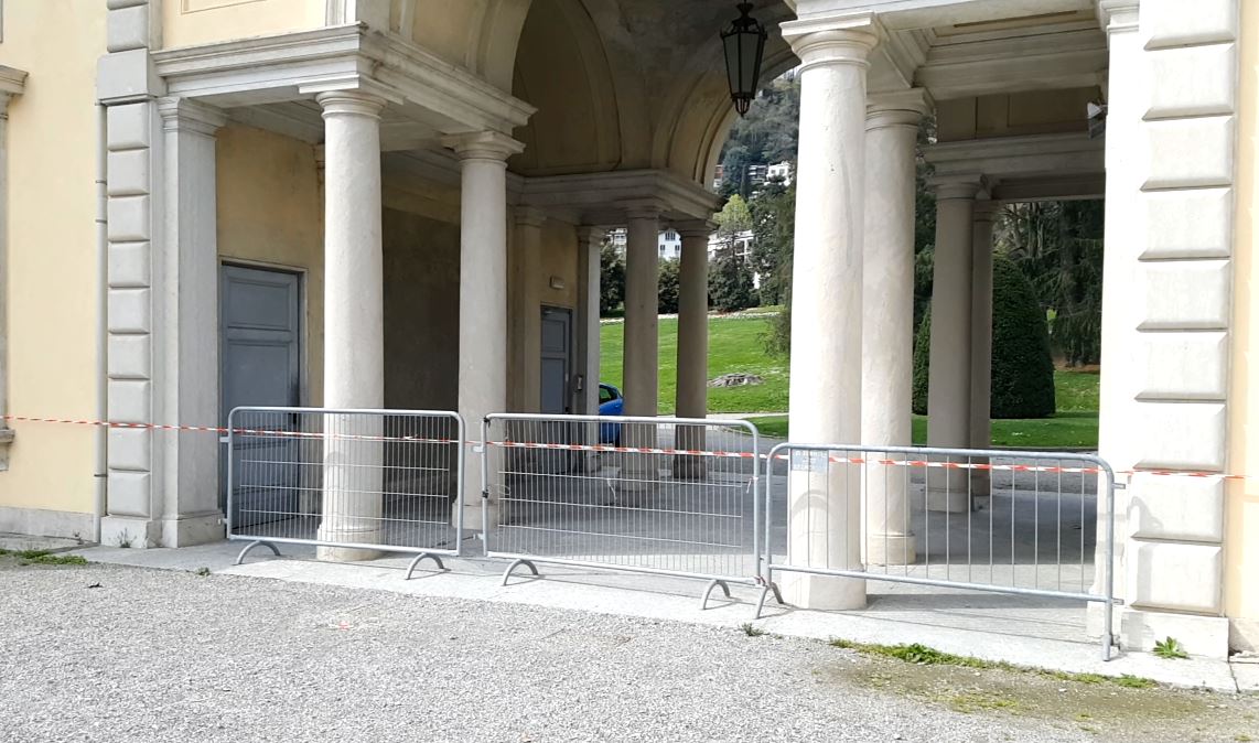 Cedro spezzato, chiuso il parco di Villa Olmo per un intervento urgente