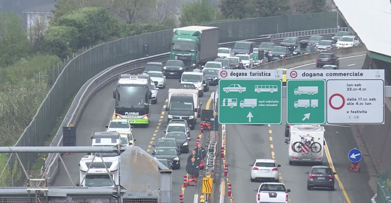 Un altro sabato nero sulla A9: lavori, incidenti e veicolo in panne: tutto bloccato