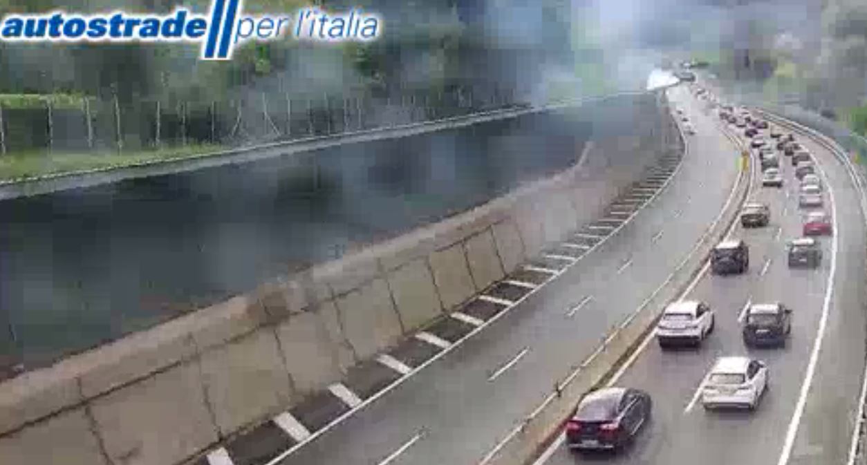 Traffico di rientro tra Italia e Svizzera. Lunghe code in A9 e al Gottardo