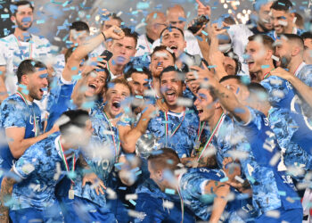 Le festa dei giocatori azzurri (foto Roberto Colombo)