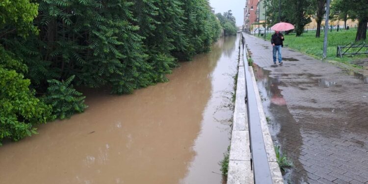 Acqua quasi al livello della pista ciclabile