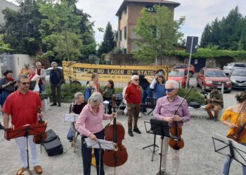 Piazza piena per prova aperta nei pressi di via Corelli