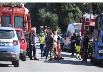 Anche lui raggiunto da esalazioni come i 5 colleghi morti