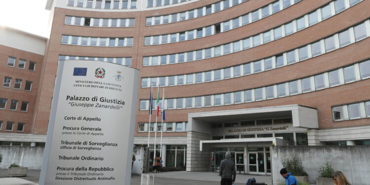 Pena di un anno per docente di Brescia