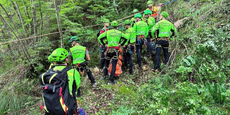 In tre erano rimasti bloccati in Friuli a 900 metri