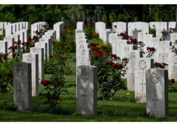 Commemorati al cimitero del Commonwealth caduti per la libertà