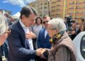 Leader M5s visita mercato bisettimanale e saluta commercianti