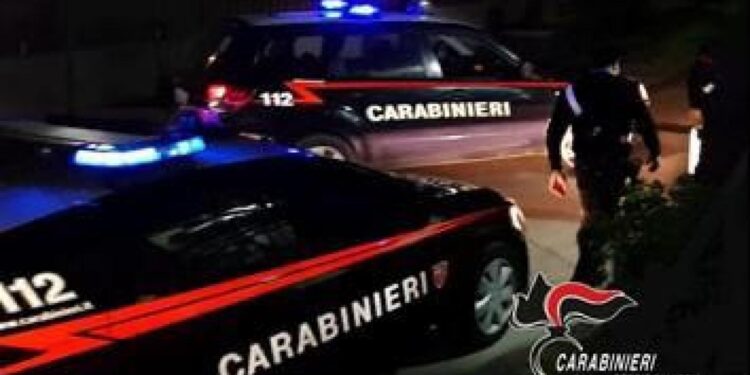 Controllo dei carabinieri ad un banco farmaceutico solidale