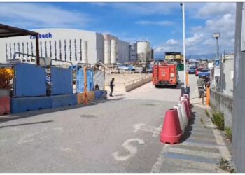 Cede il terreno durante i lavori di scavo a Capodichino