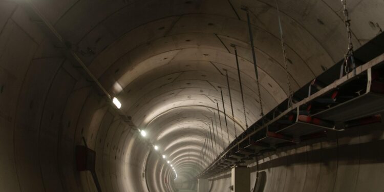 Scontro tra mezzi nel cantiere in Tirolo
